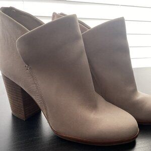 Gianni Bini 7 Leather Tan Zip Booties